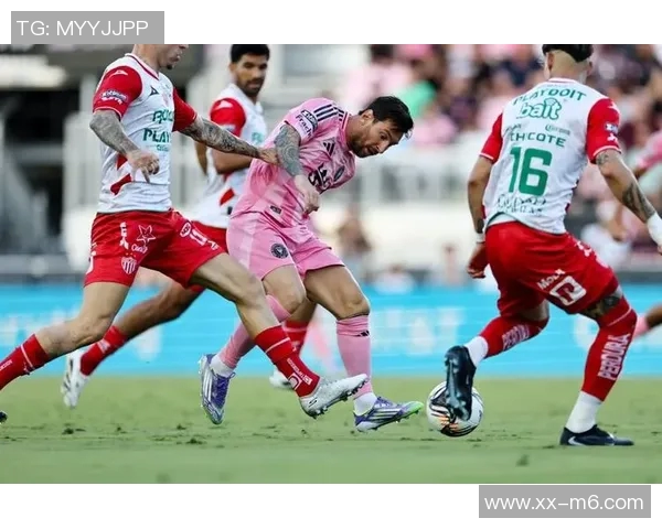 迈阿密门将失误未碰球瓜亚基尔巴塞罗那球员头球扳平比分